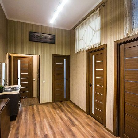Baker'S Street Hostel Lviv Bagian luar foto