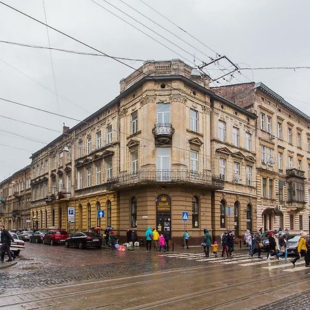 Baker'S Street Hostel Lviv Bagian luar foto
