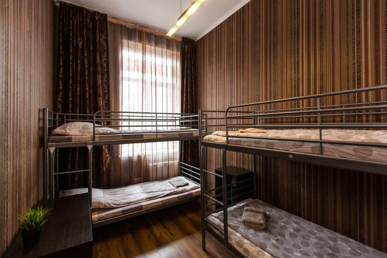 Baker'S Street Hostel Lviv Bagian luar foto