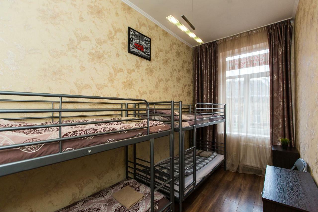Baker'S Street Hostel Lviv Bagian luar foto
