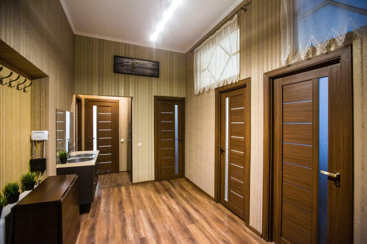 Baker'S Street Hostel Lviv Bagian luar foto