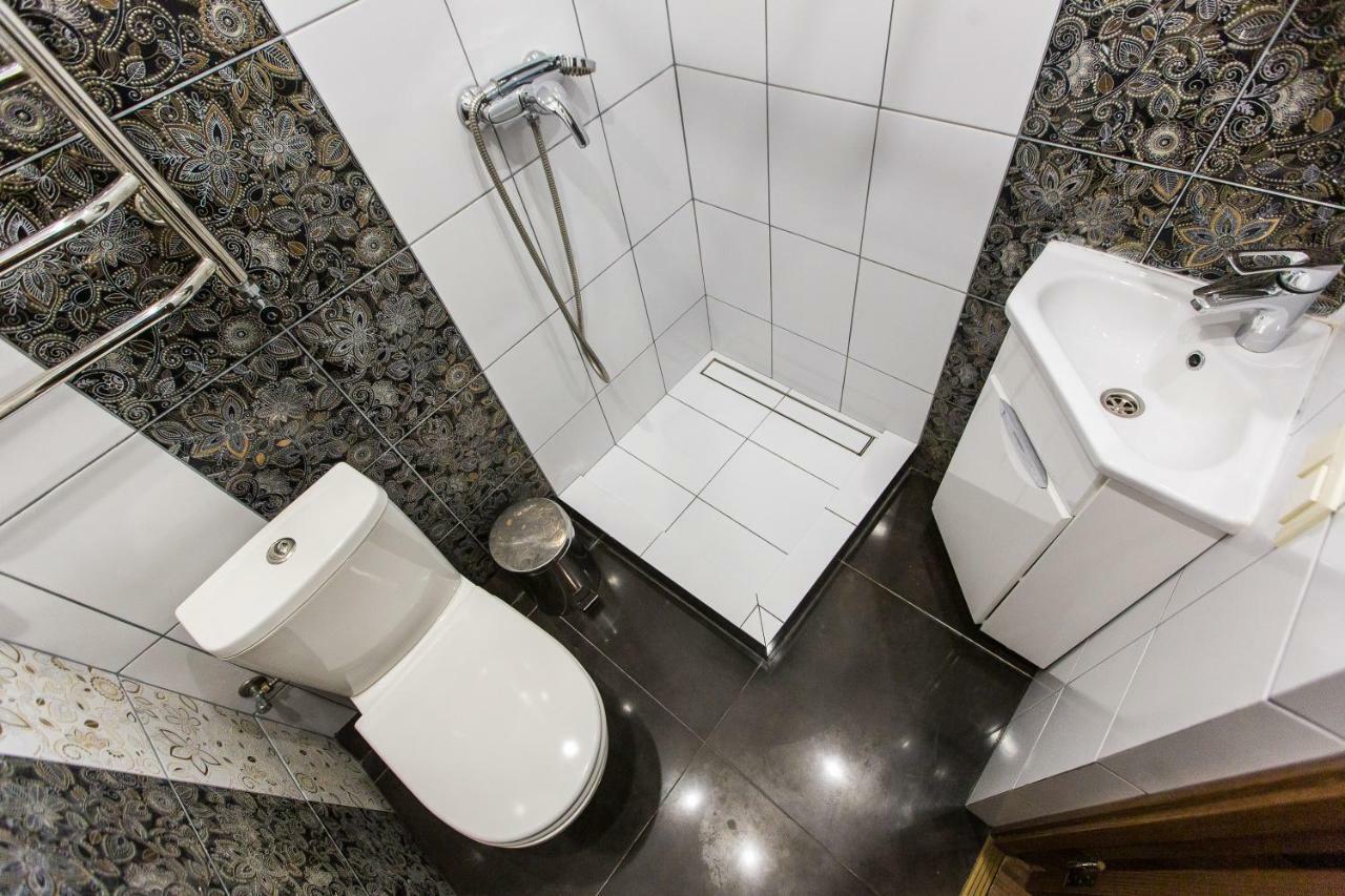 Baker'S Street Hostel Lviv Bagian luar foto