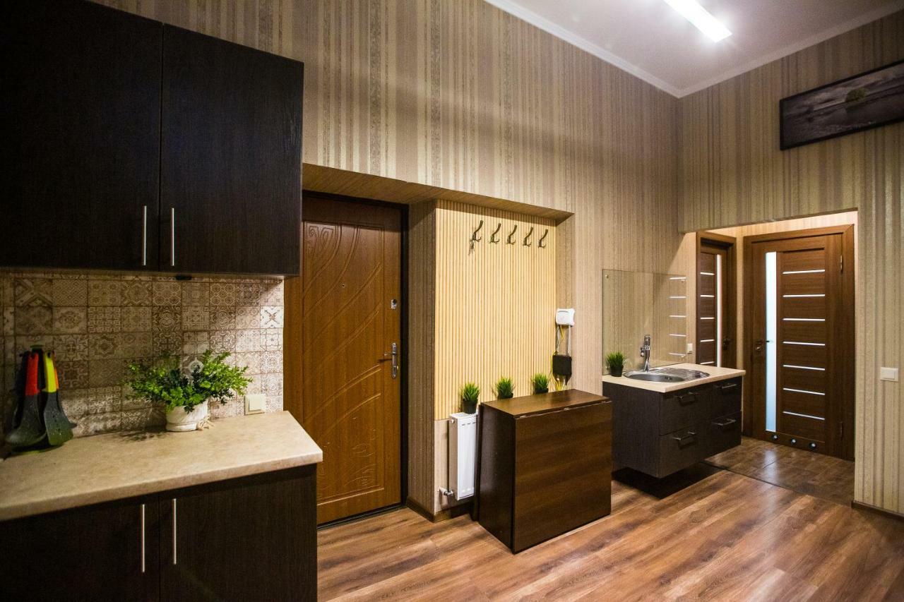 Baker'S Street Hostel Lviv Bagian luar foto