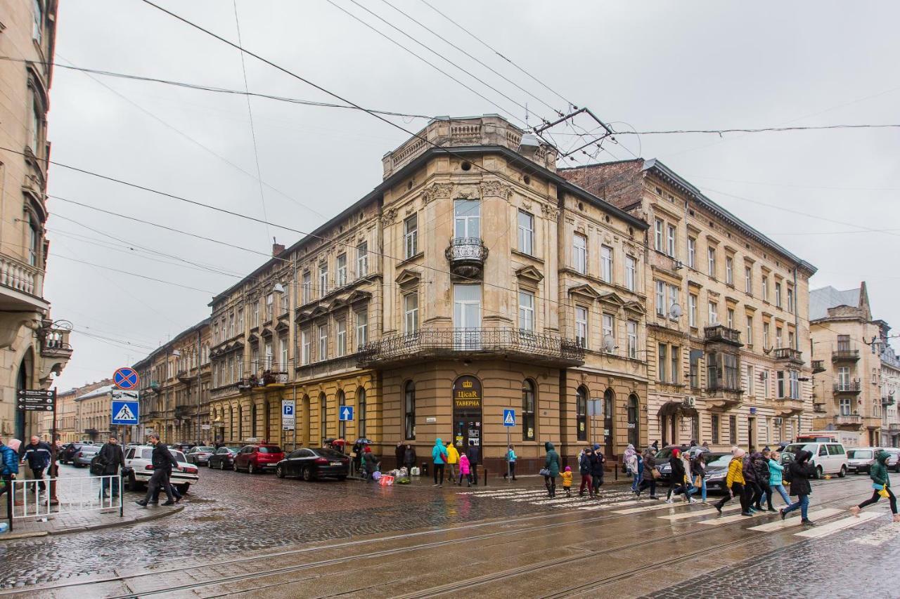 Baker'S Street Hostel Lviv Bagian luar foto